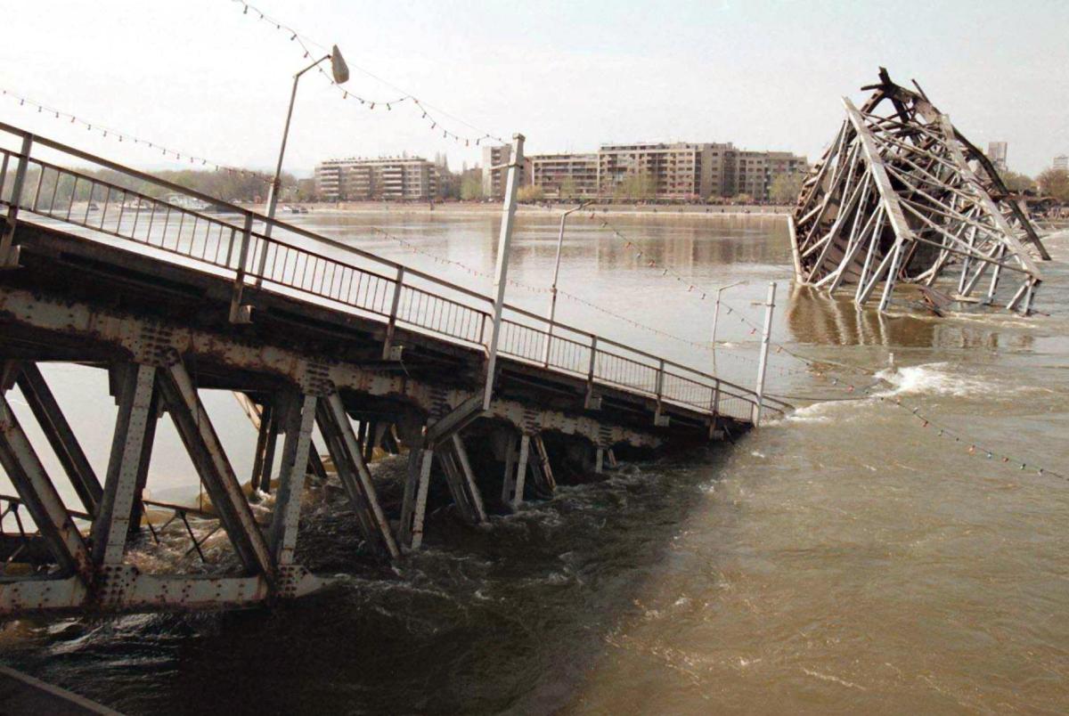 Neusatz Donau Bruecke 1999